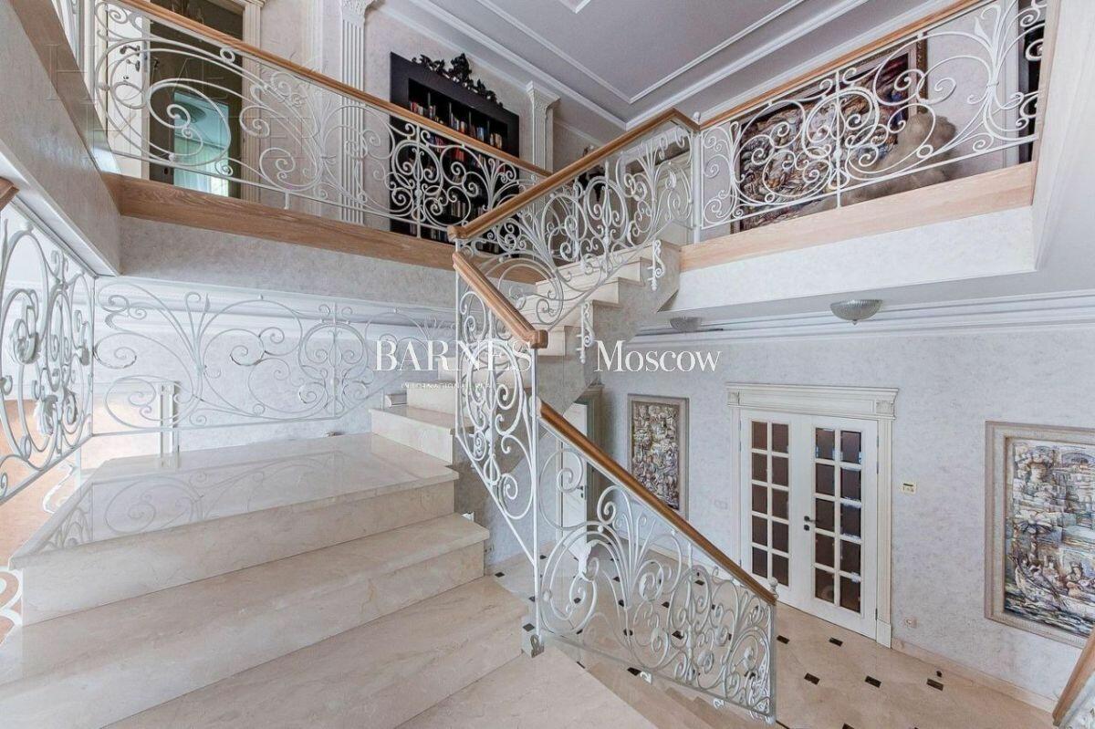 2-этажный коттедж 540 м² с отделкой