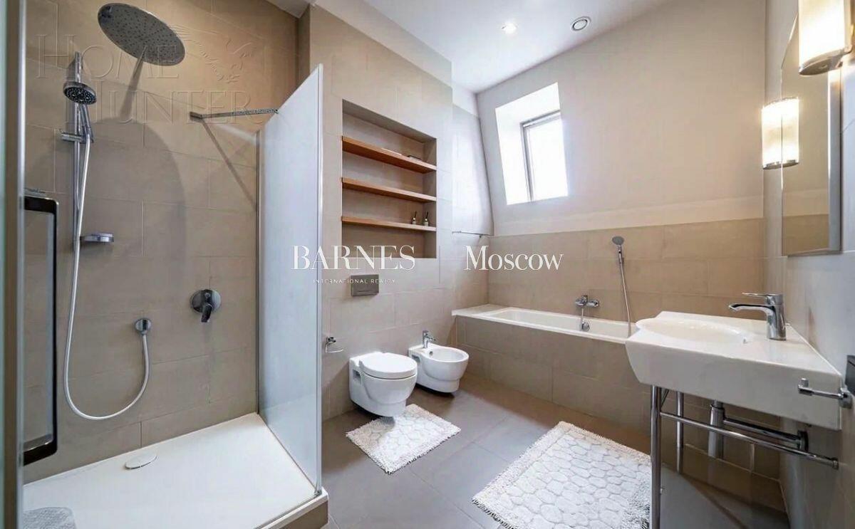 3-этажный таунхаус 300 м² с отделкой