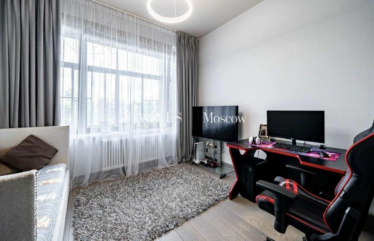3-этажный таунхаус 300 м² с отделкой
