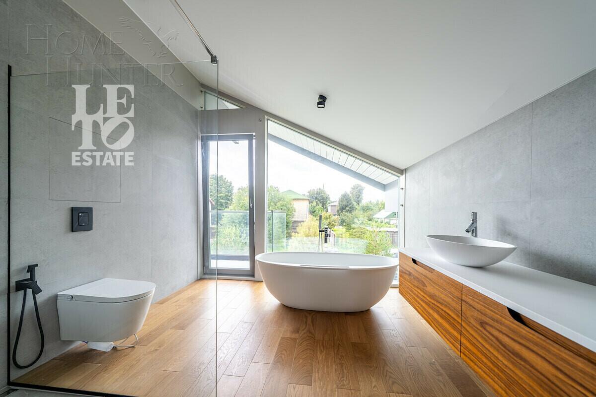 2-этажный коттедж 240 м² с отделкой