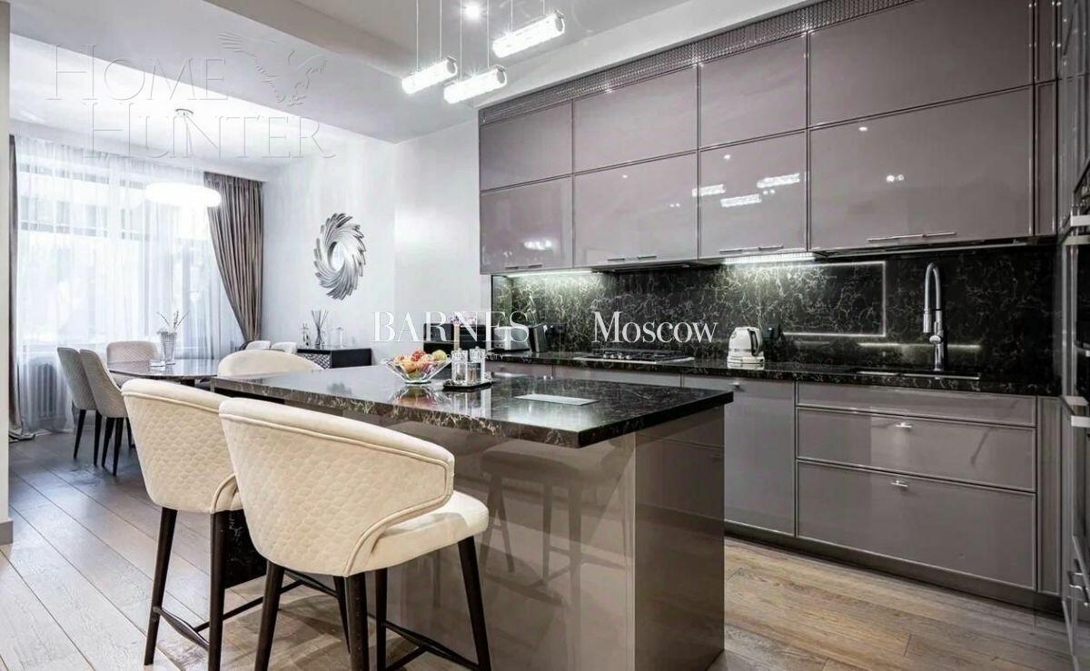 3-этажный таунхаус 300 м² с отделкой