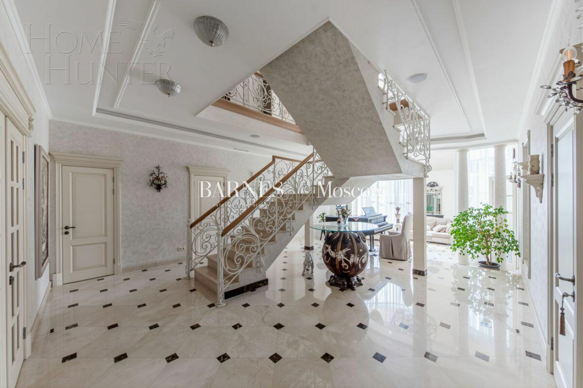2-этажный коттедж 540 м² с отделкой