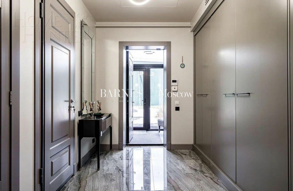 3-этажный таунхаус 300 м² с отделкой