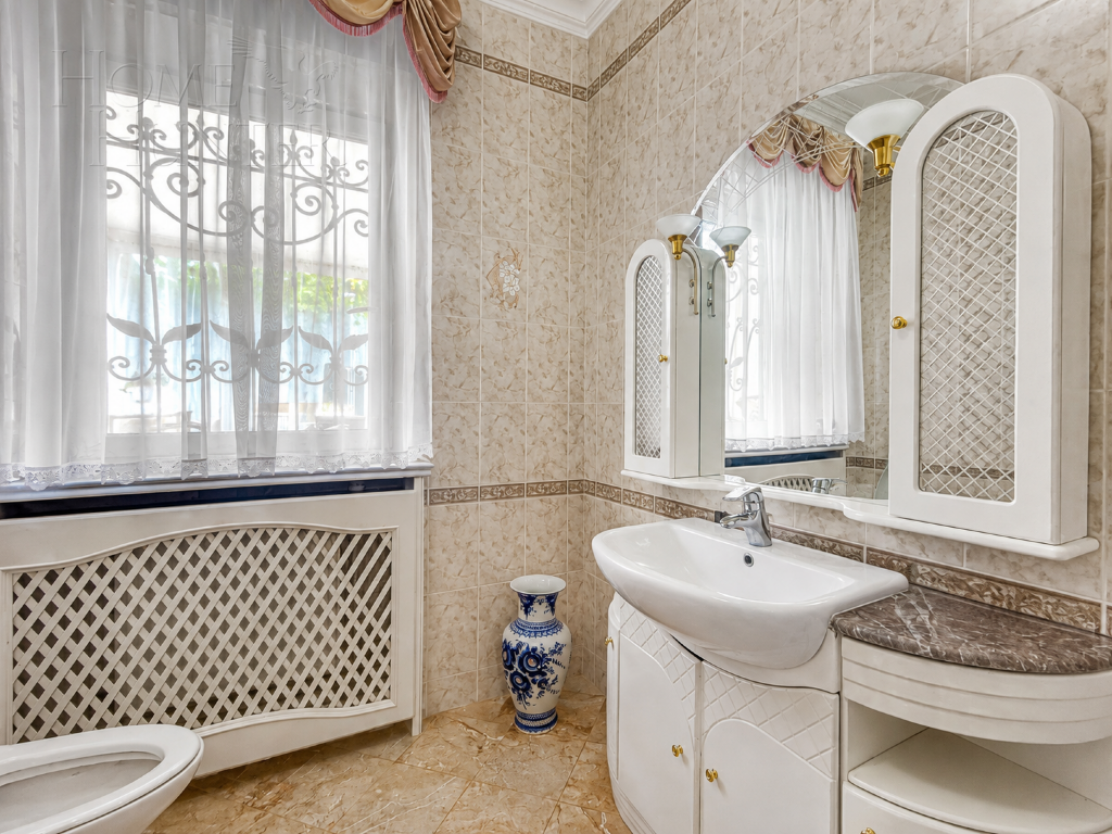 4-этажный коттедж 880 м² с отделкой