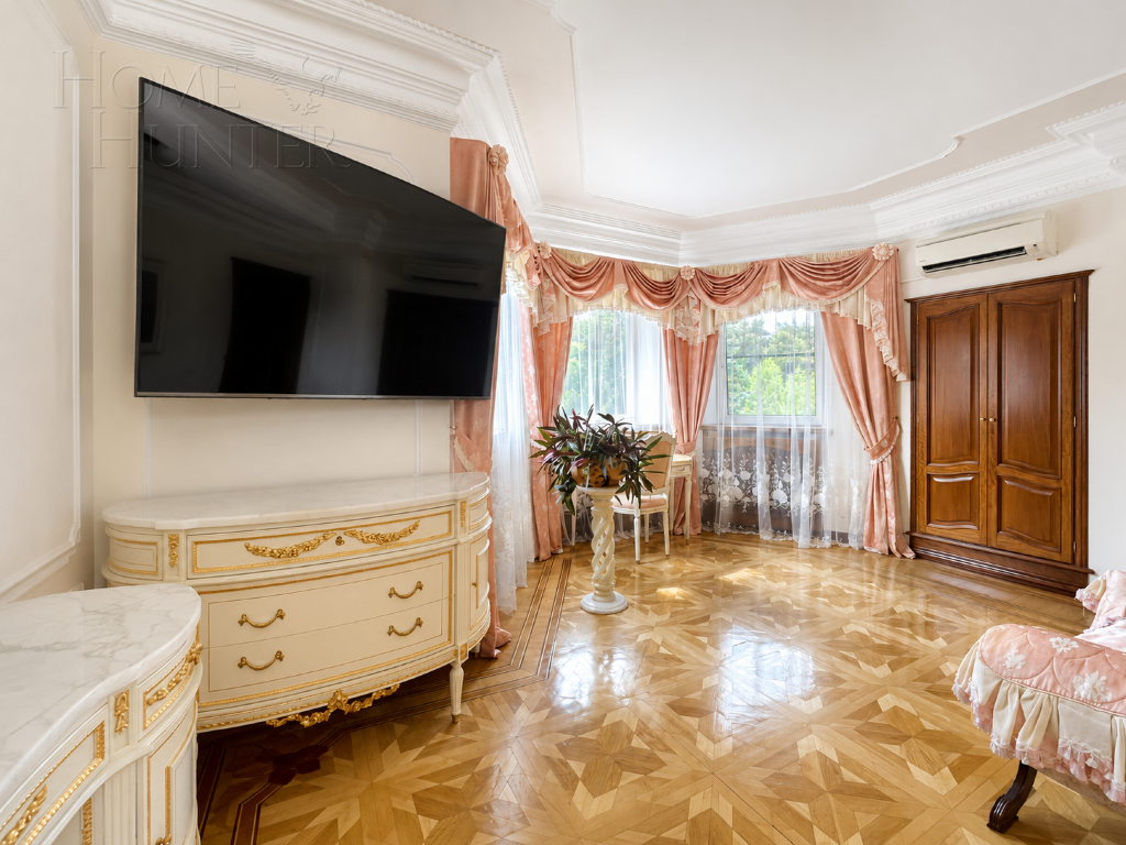 4-этажный коттедж 880 м² с отделкой