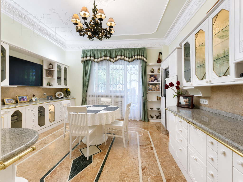 4-этажный коттедж 880 м² с отделкой
