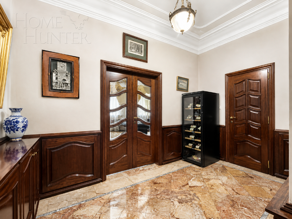 4-этажный коттедж 880 м² с отделкой