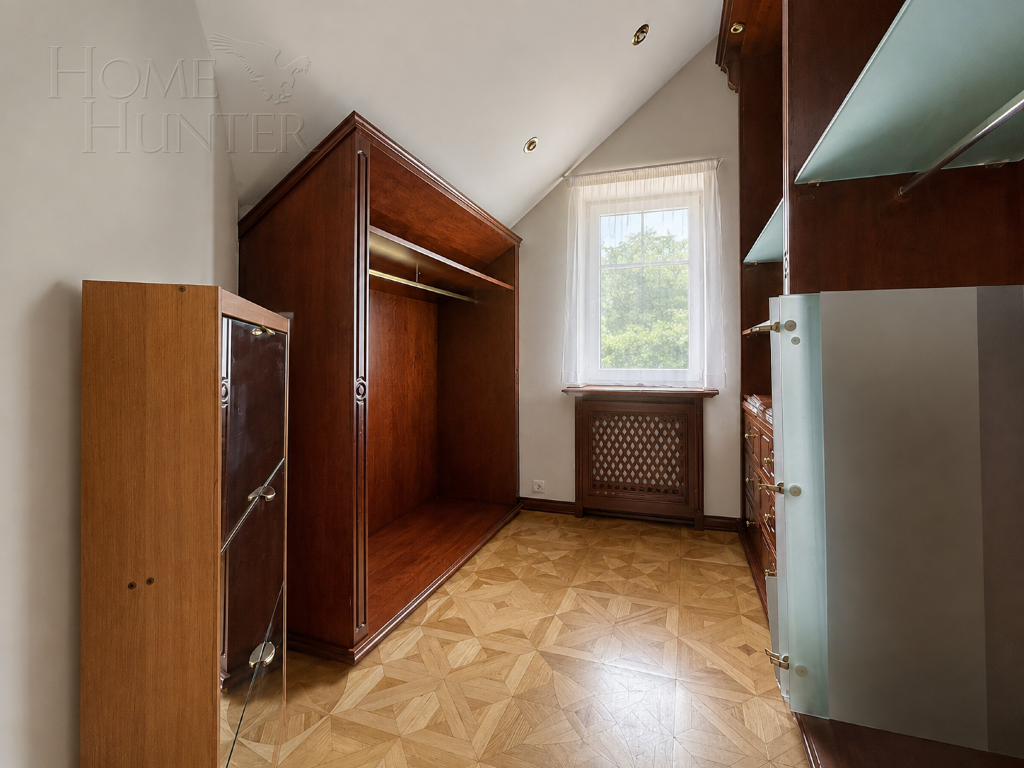 4-этажный коттедж 880 м² с отделкой