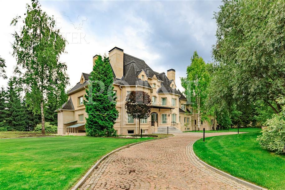 2-этажный коттедж 1 300 м² с отделкой