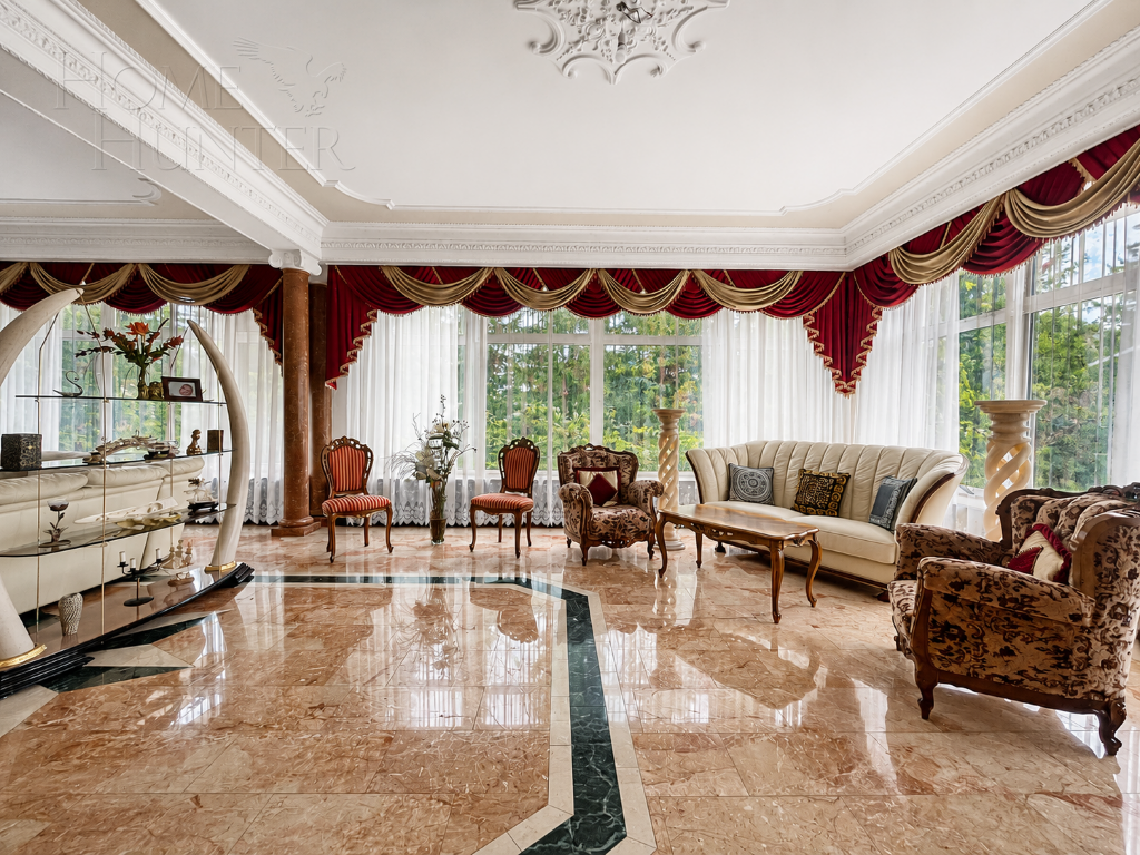 4-этажный коттедж 880 м² с отделкой