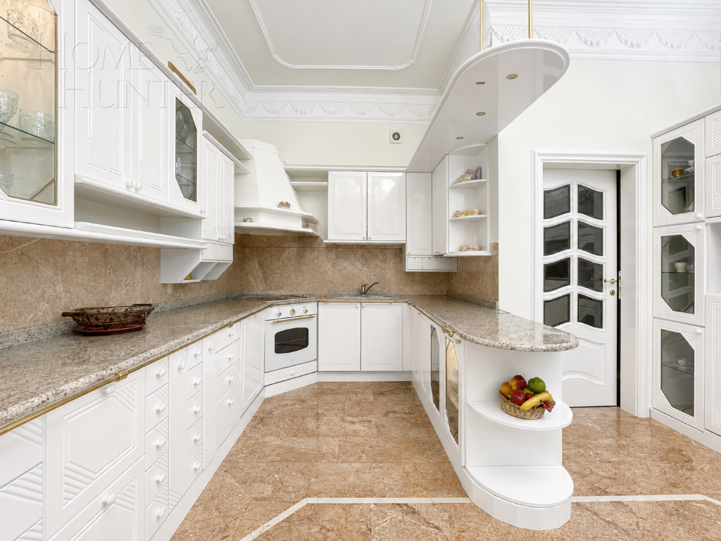 4-этажный коттедж 880 м² с отделкой