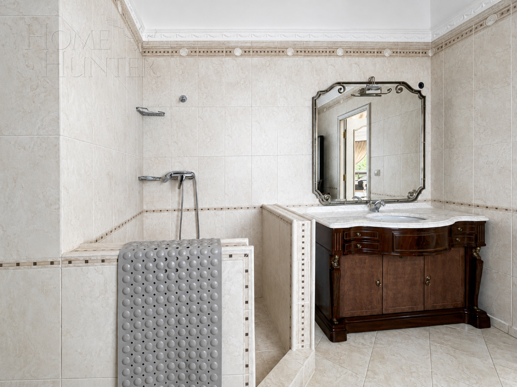 4-этажный коттедж 880 м² с отделкой