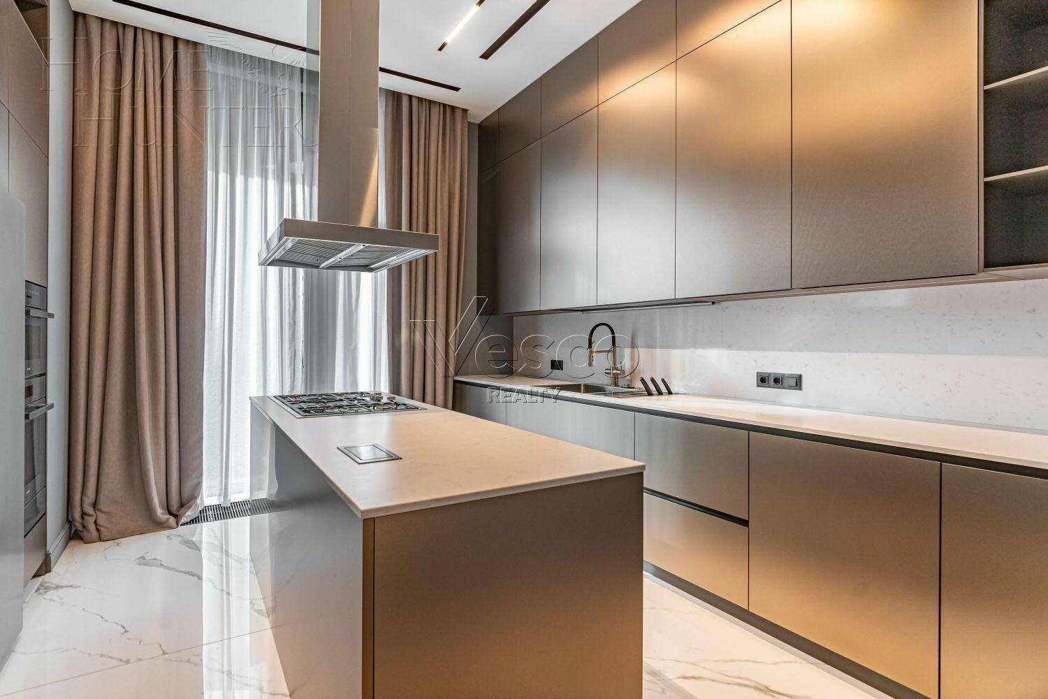 2-этажный коттедж 1 250 м² с отделкой