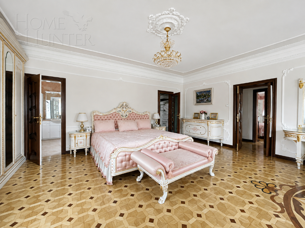 4-этажный коттедж 880 м² с отделкой