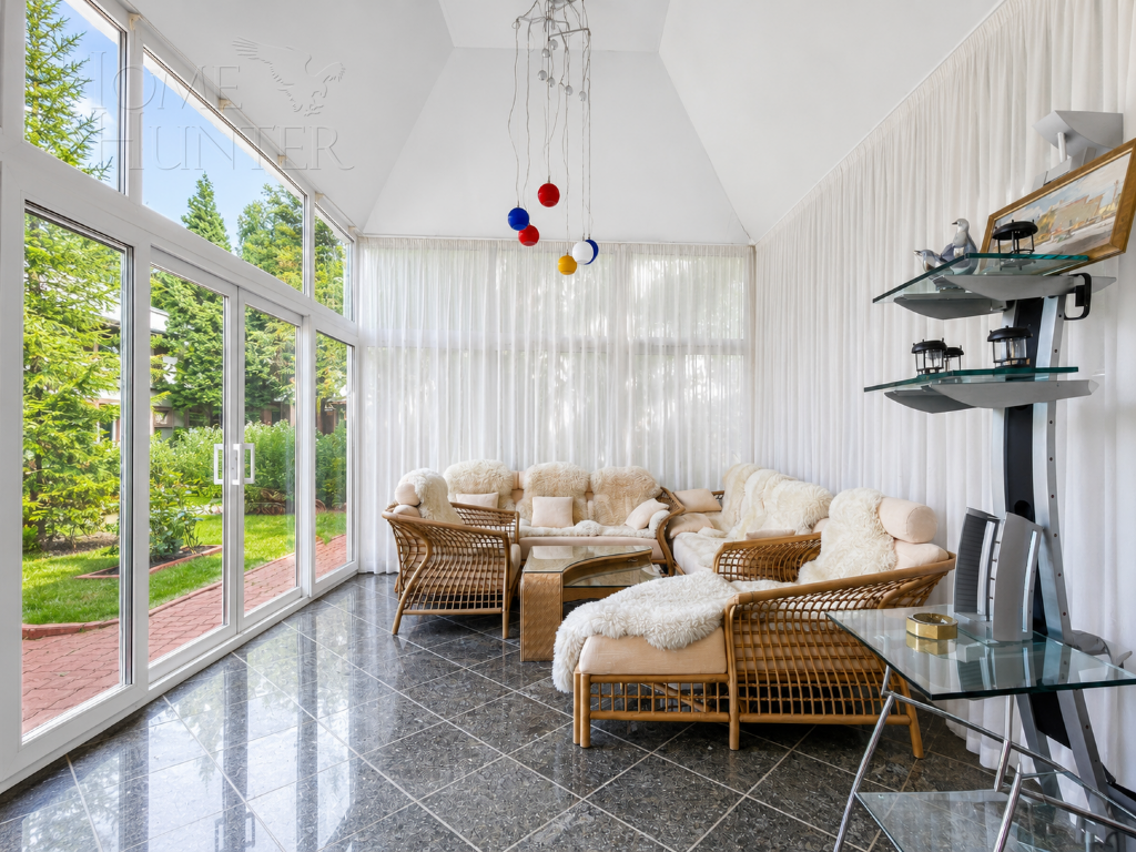 4-этажный коттедж 880 м² с отделкой