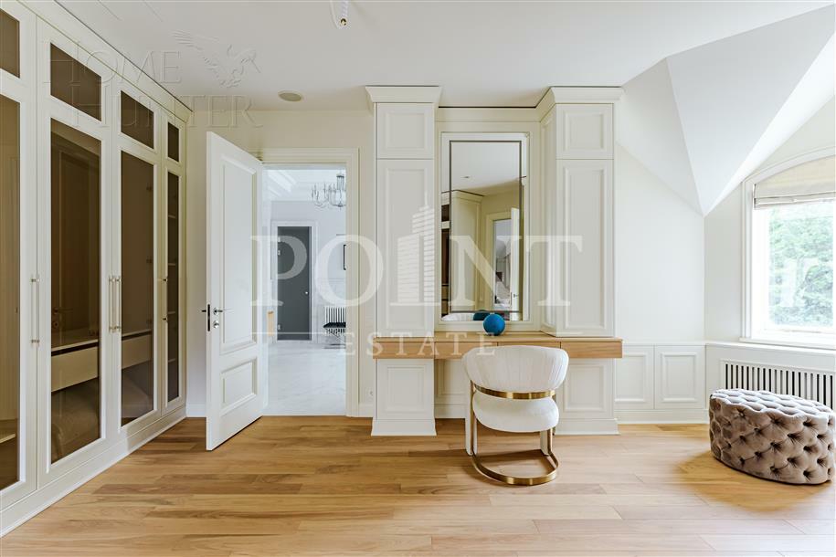 2-этажный коттедж 1 300 м² с отделкой