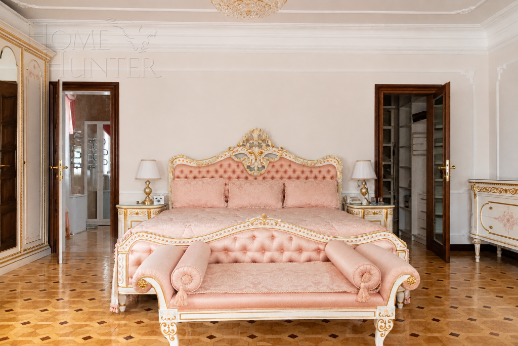 4-этажный коттедж 880 м² с отделкой