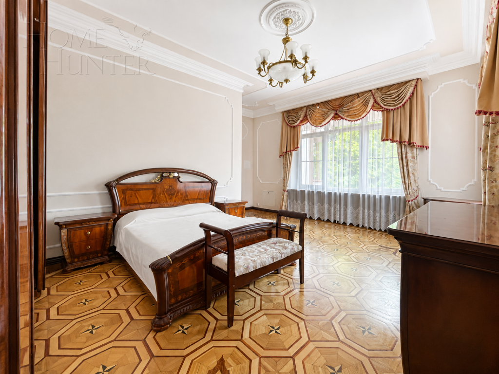4-этажный коттедж 880 м² с отделкой
