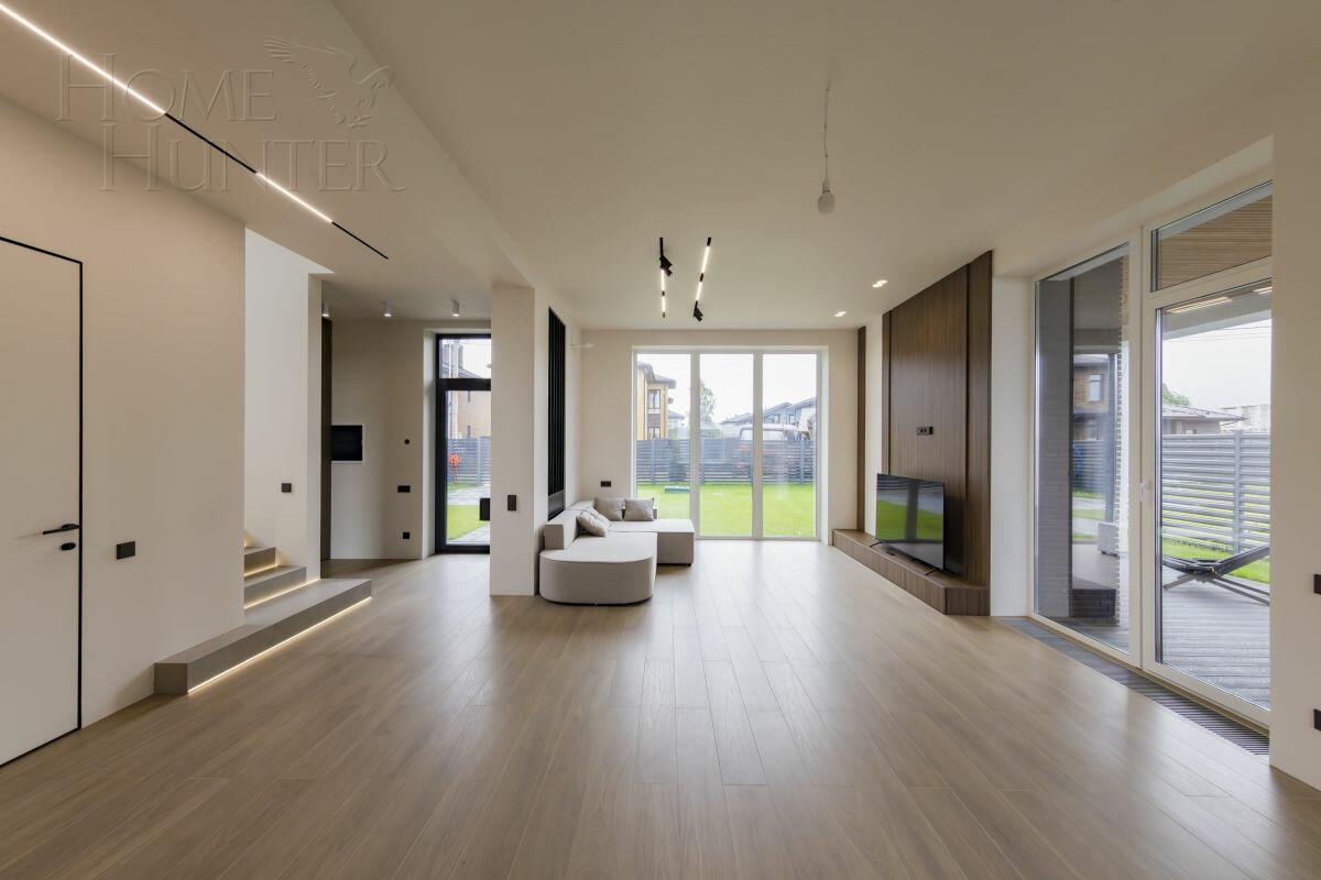 2-этажный коттедж 200 м² с отделкой