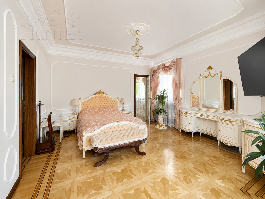 4-этажный коттедж 880 м² с отделкой