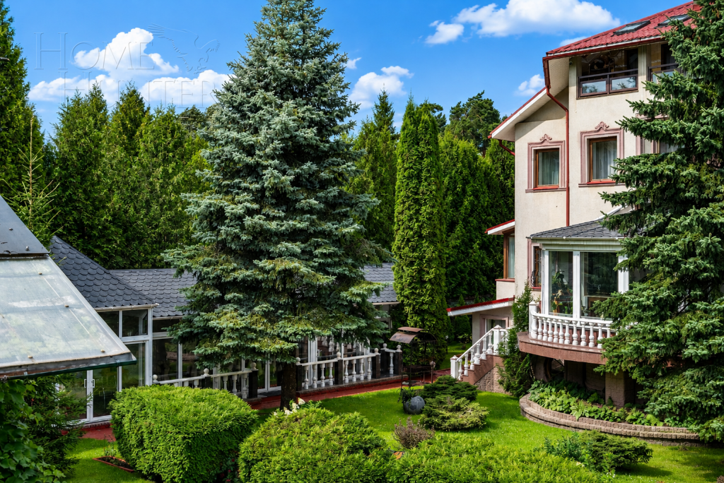 4-этажный коттедж 880 м² с отделкой
