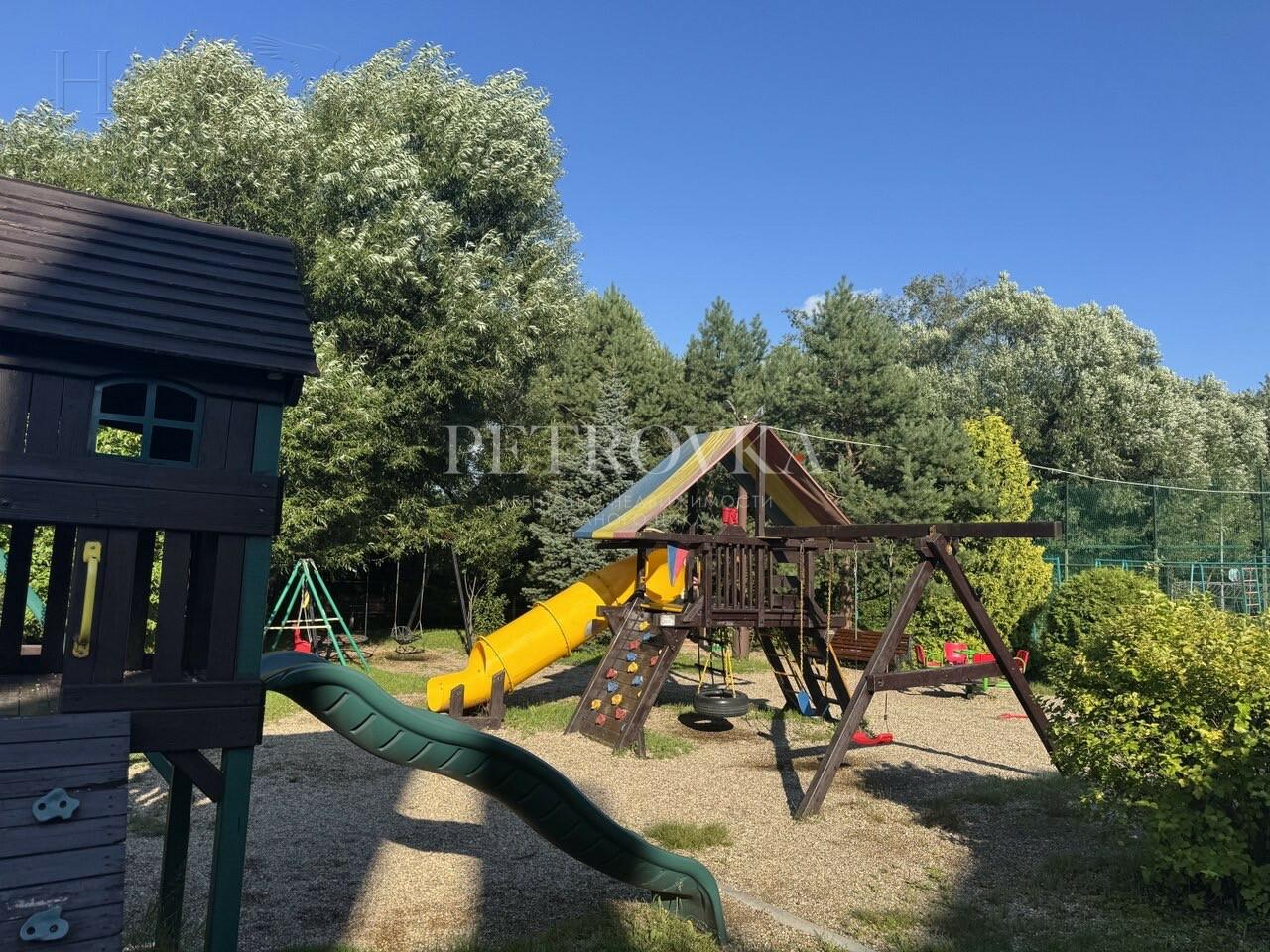 3-этажный таунхаус 320 м² с отделкой
