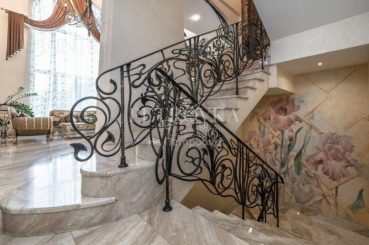 2-этажный коттедж 630 м² с отделкой