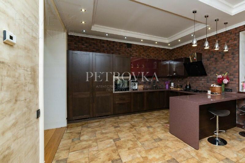 2-этажный коттедж 600 м² с отделкой