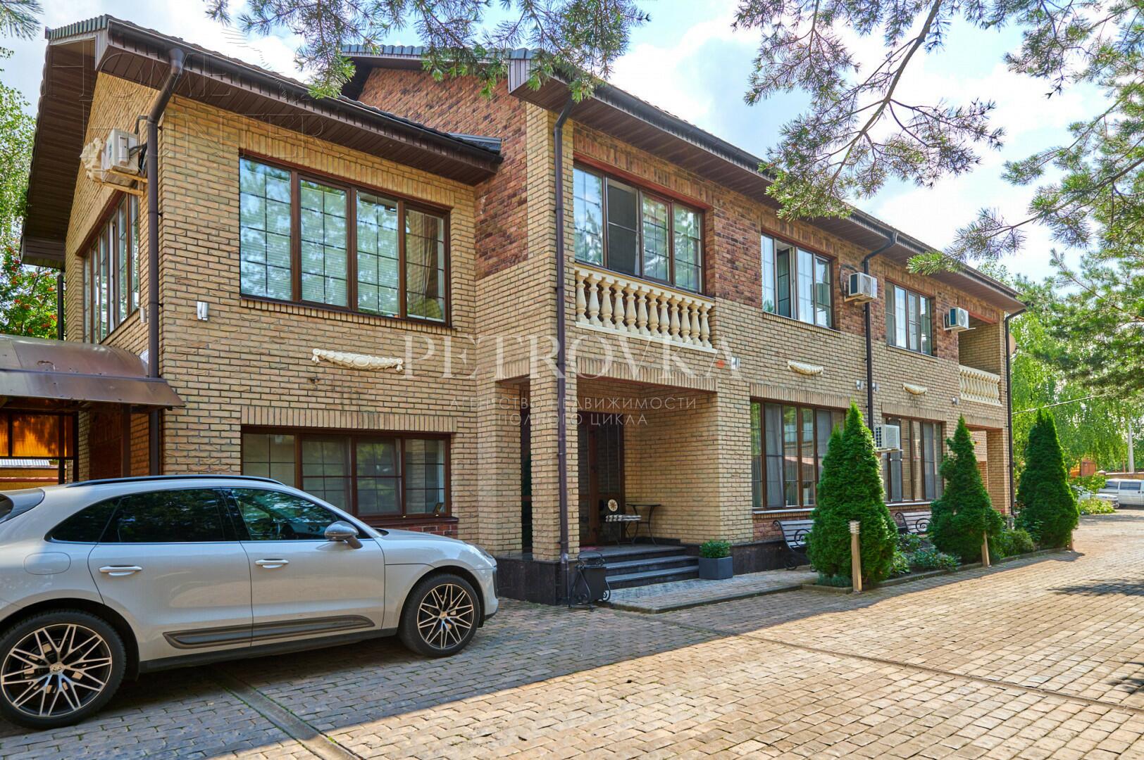 2-этажный коттедж 240 м² с отделкой