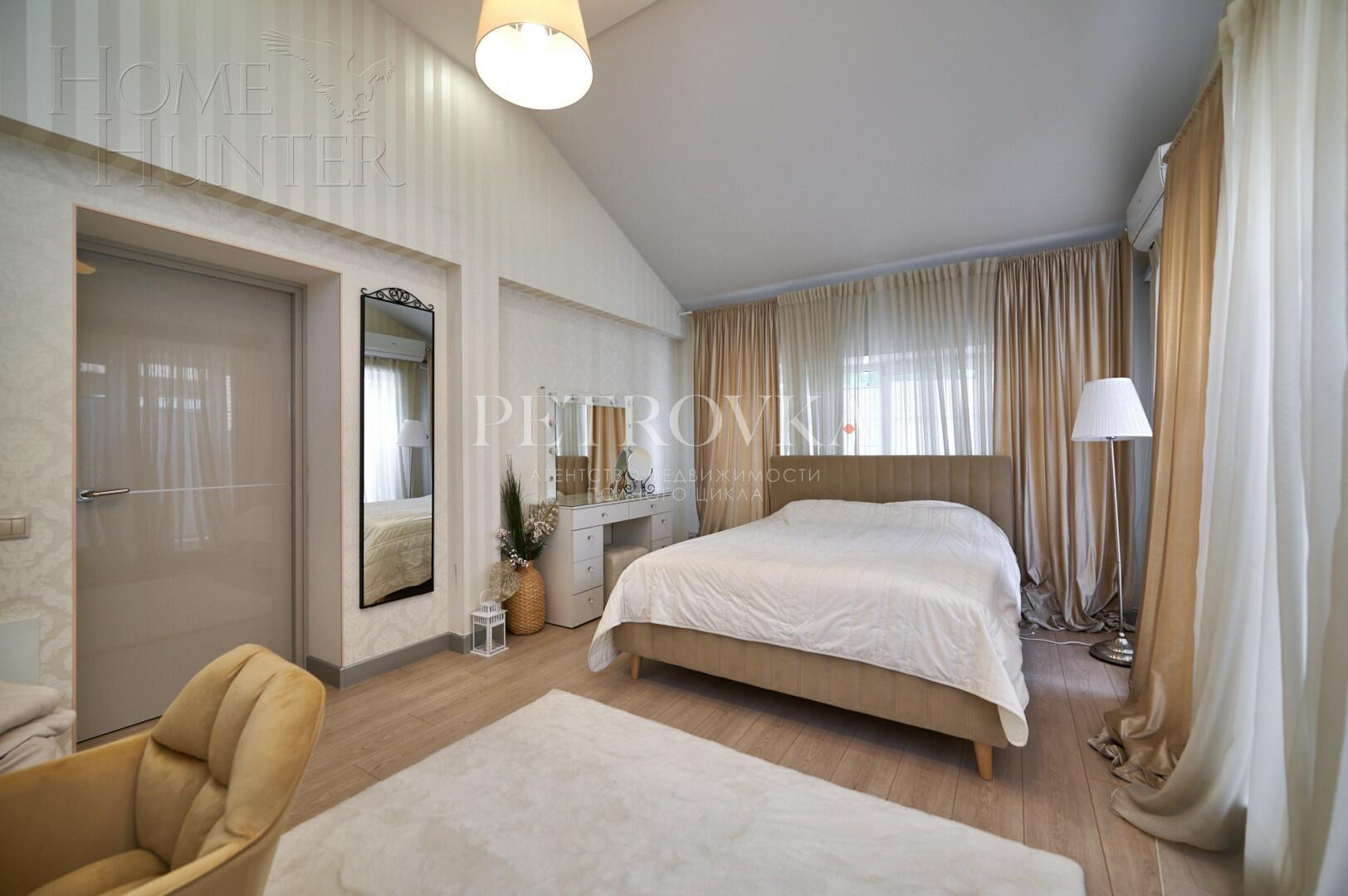 2-этажный коттедж 240 м² с отделкой