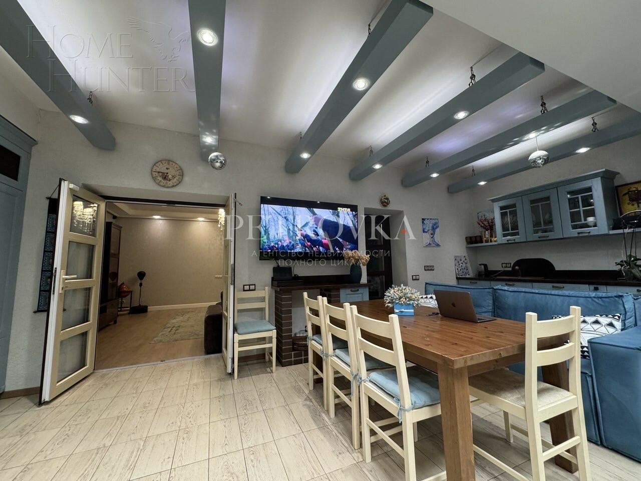 3-этажный таунхаус 320 м² с отделкой