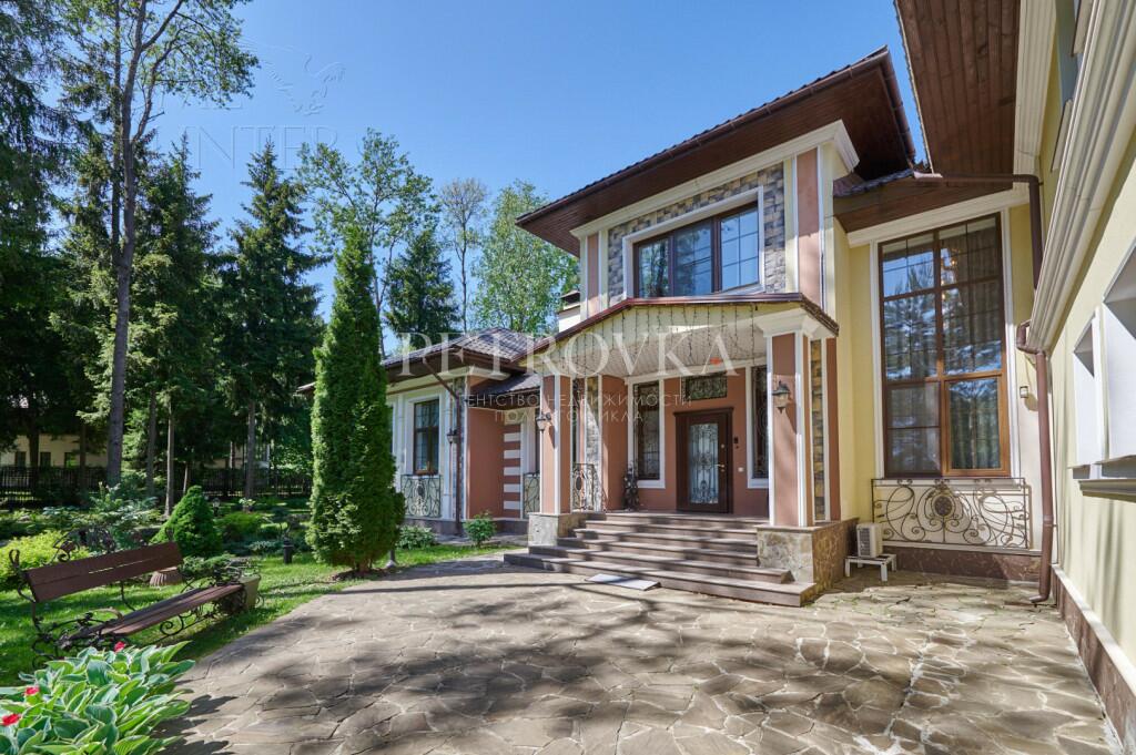 2-этажный коттедж 580.8 м² с отделкой
