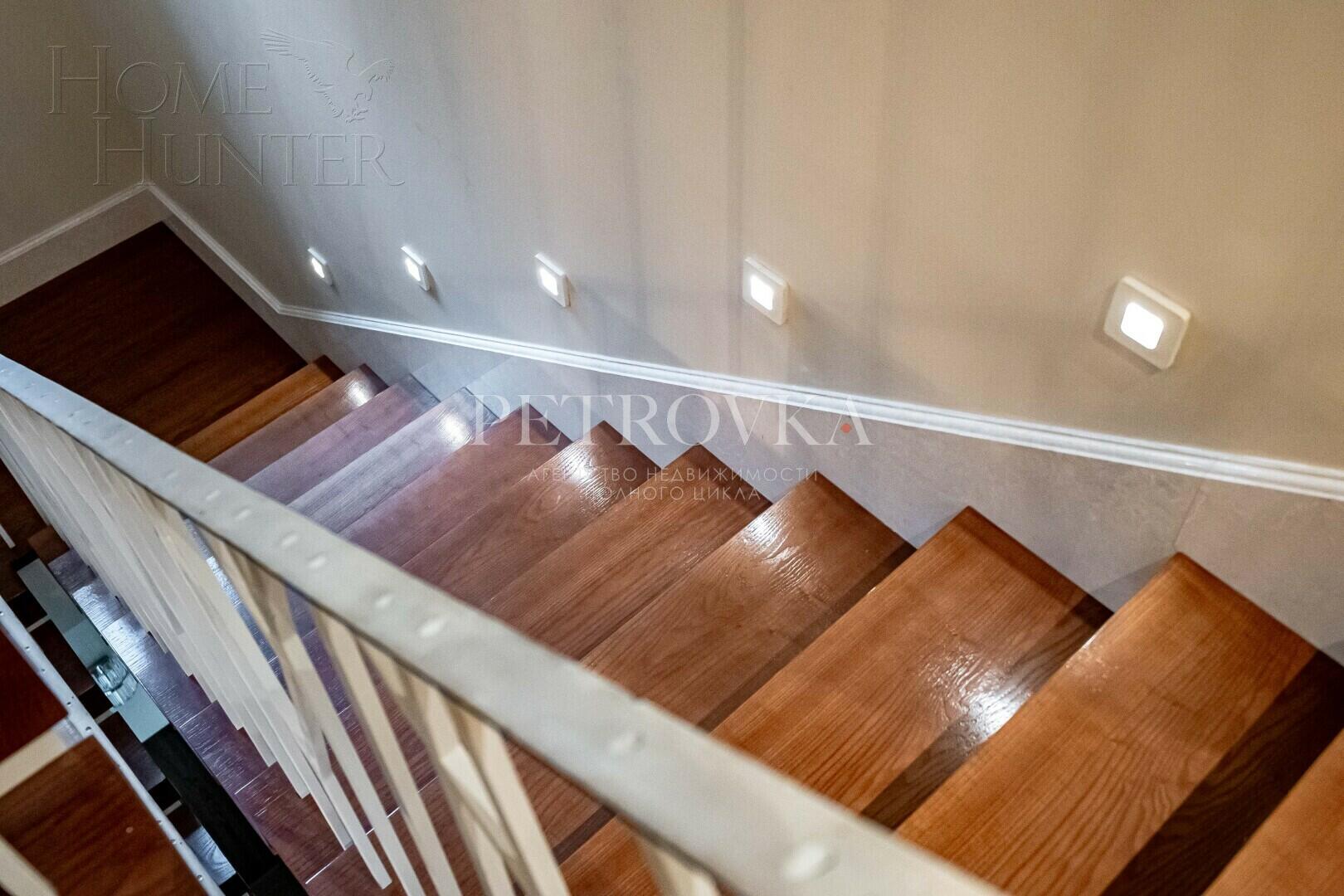 3-этажный коттедж 453.8 м² с отделкой