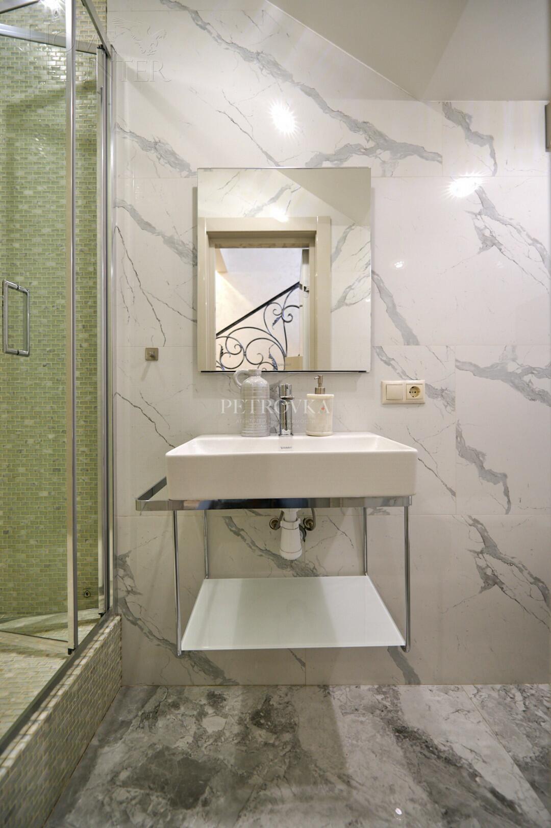 2-этажный коттедж 240 м² с отделкой