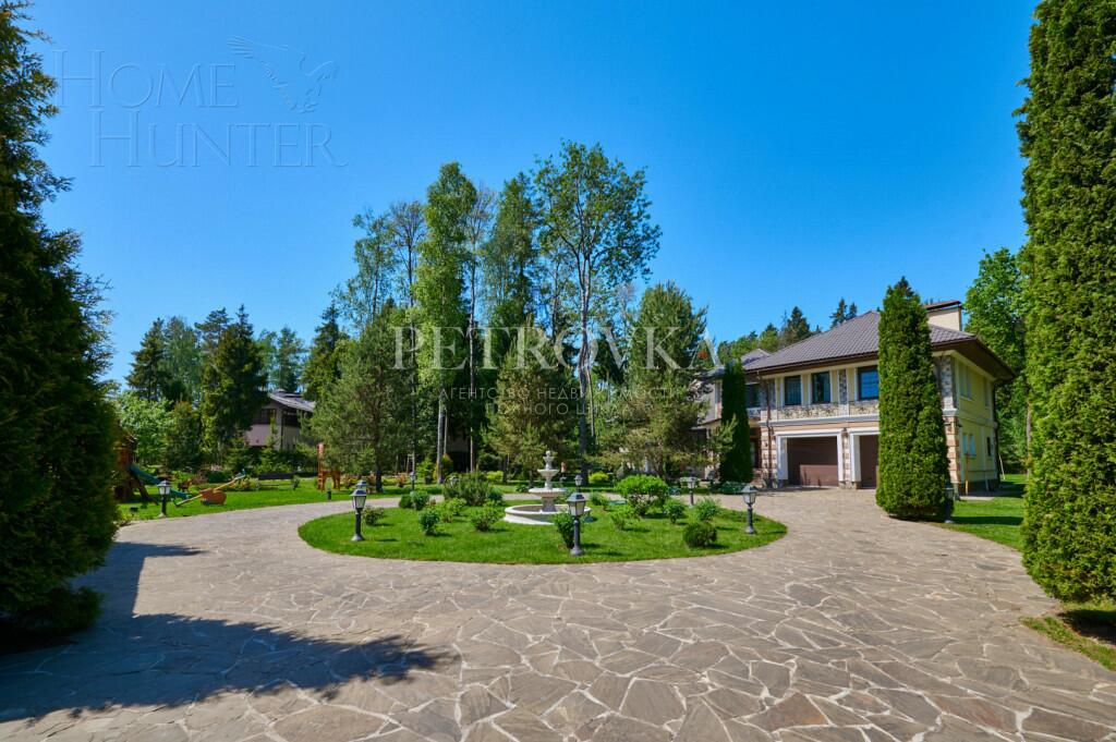2-этажный коттедж 580.8 м² с отделкой