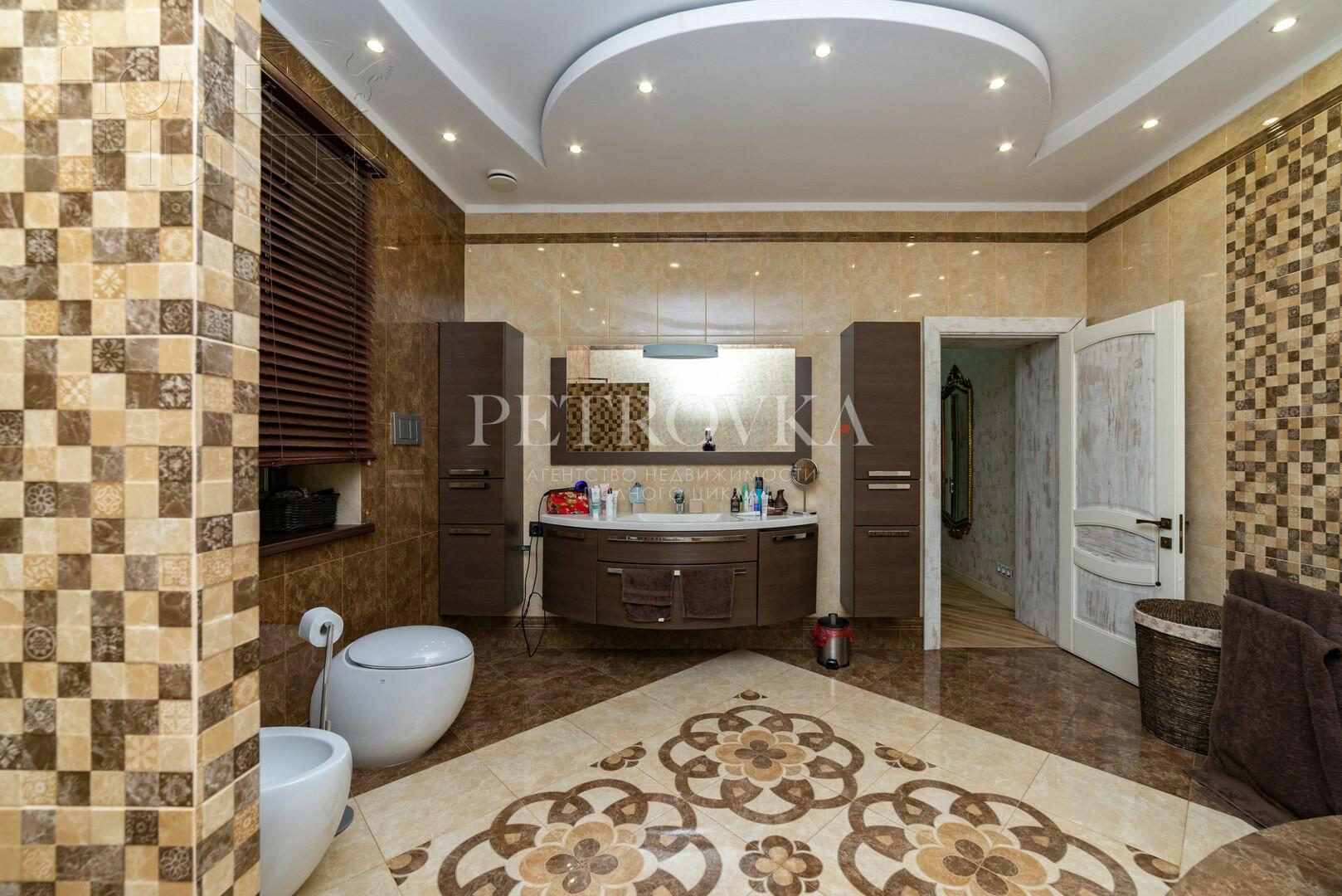 2-этажный коттедж 600 м² с отделкой