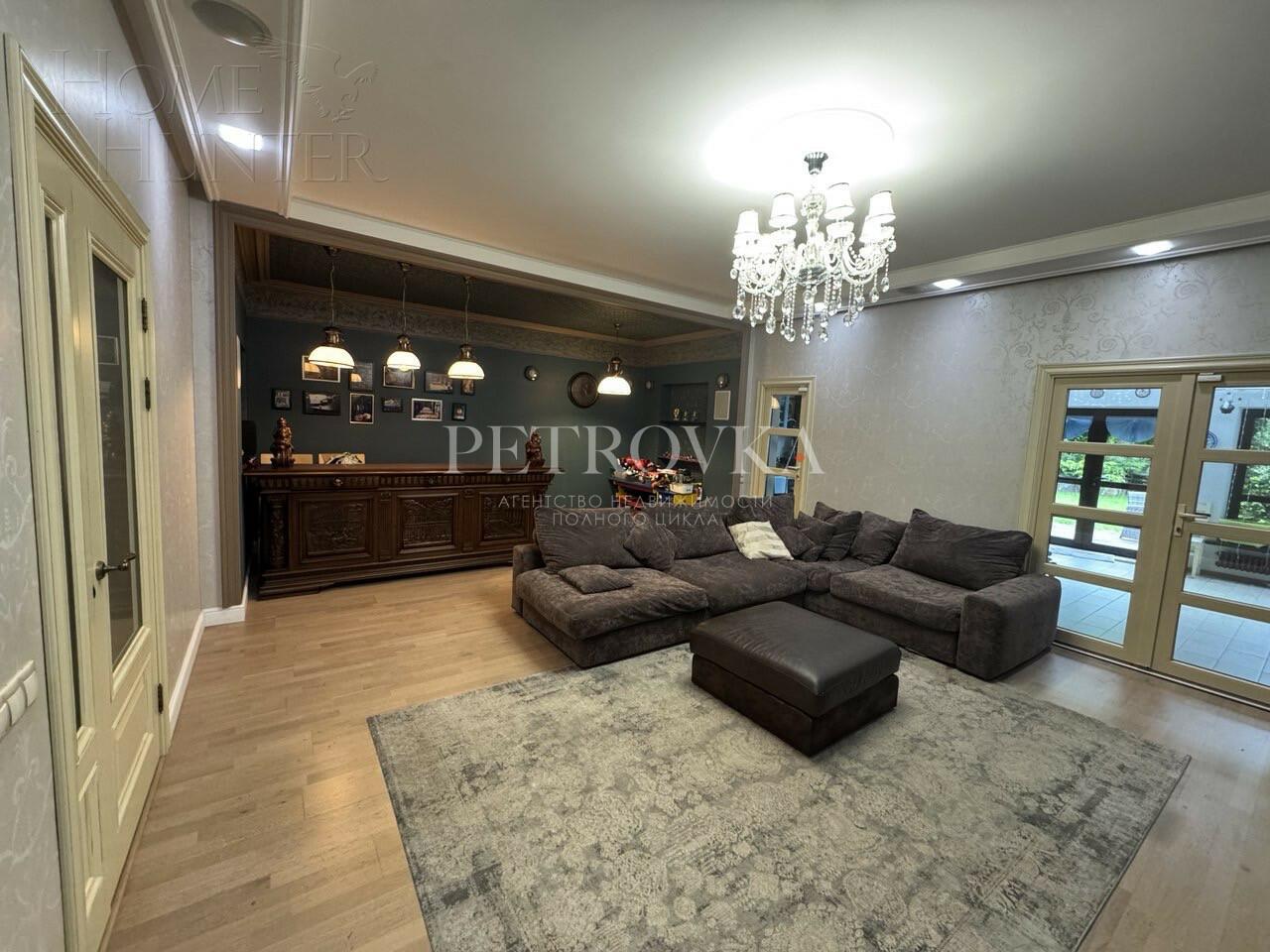 3-этажный таунхаус 320 м² с отделкой