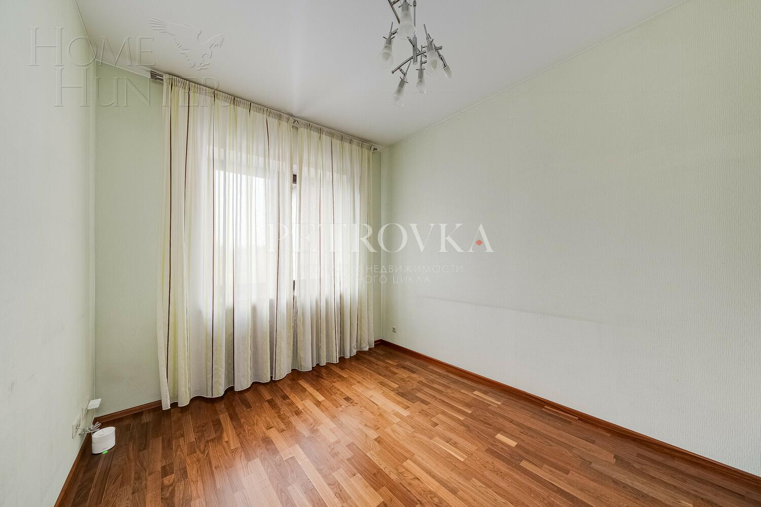3-этажный таунхаус 210 м² с отделкой