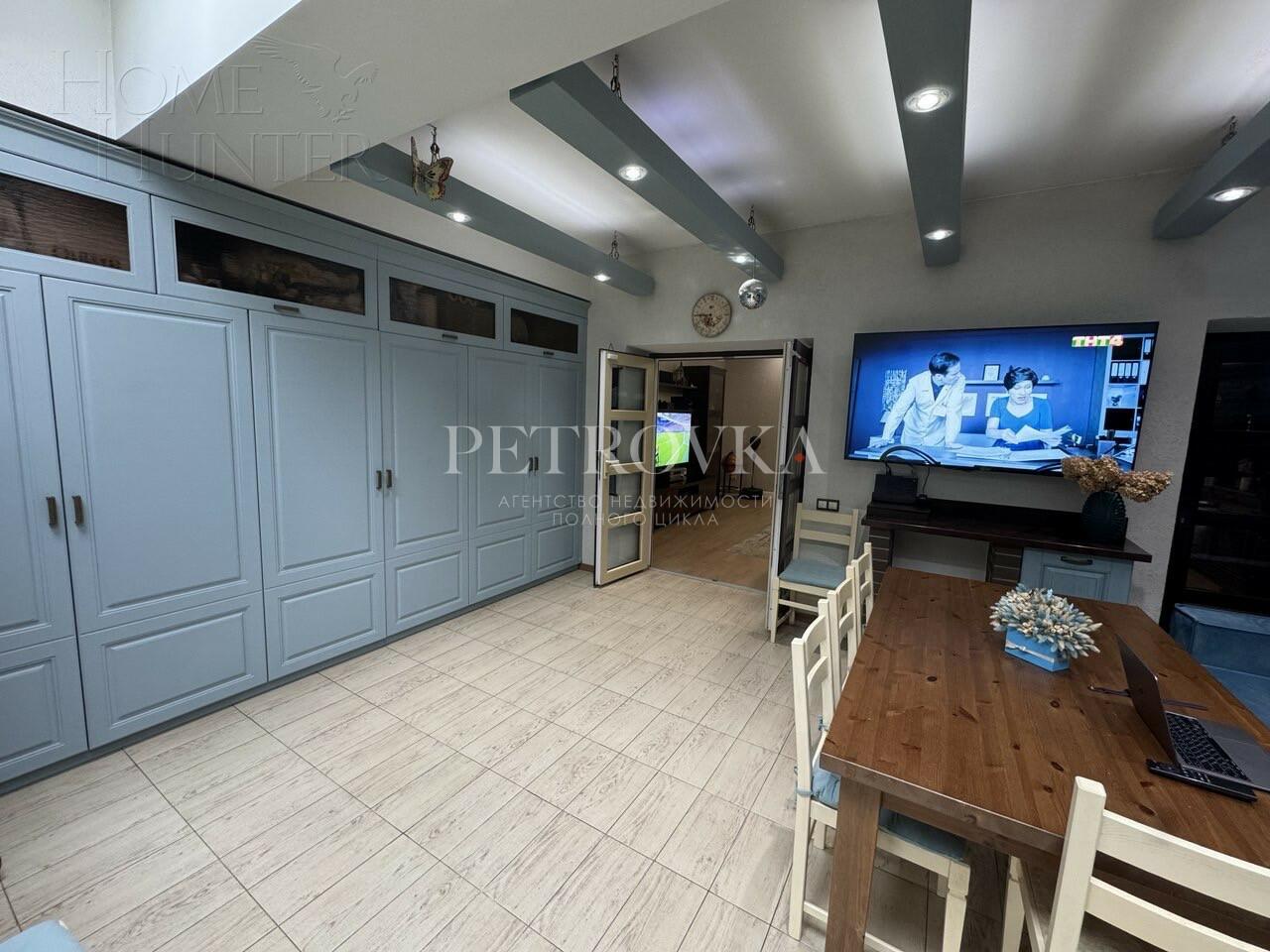 3-этажный таунхаус 320 м² с отделкой