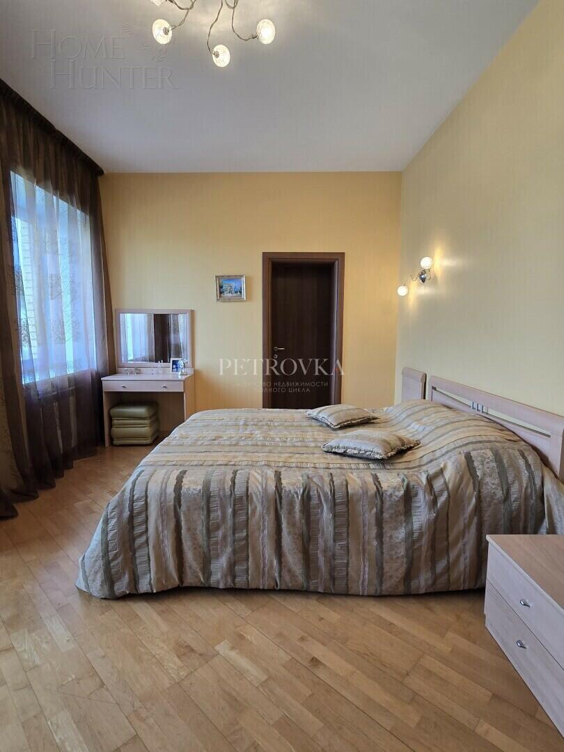 3-этажный коттедж 1 000 м² с отделкой