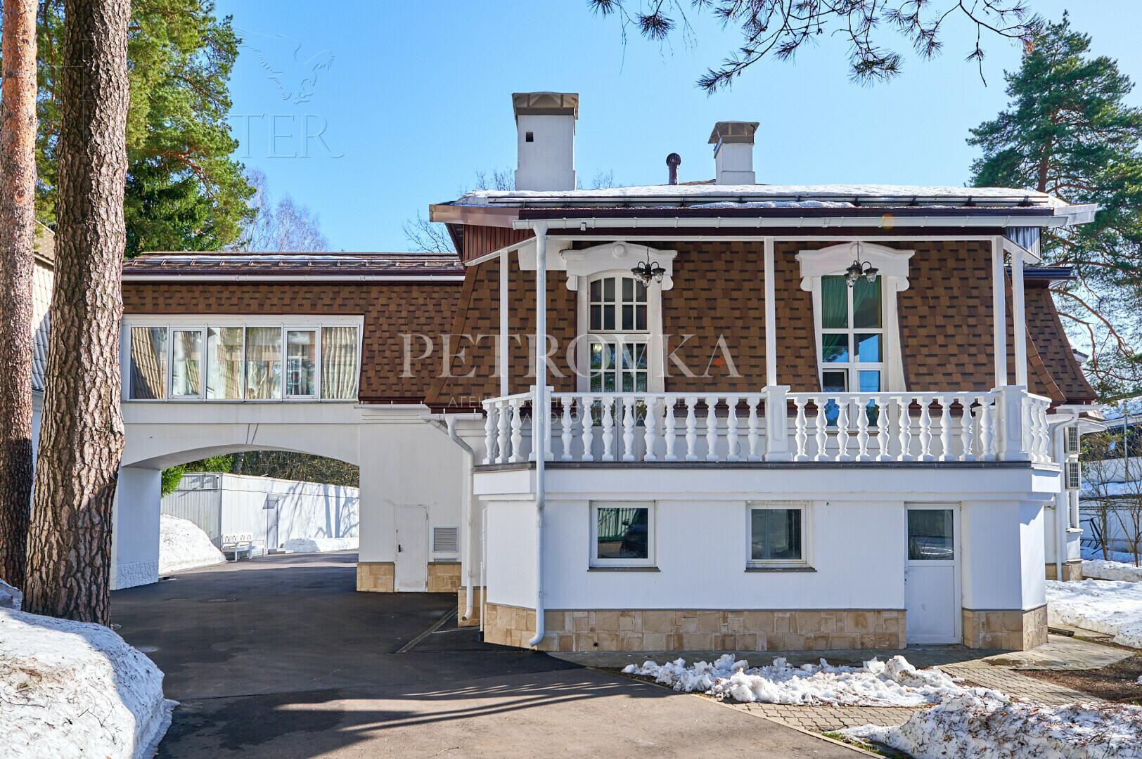 2-этажный коттедж 375 м² с отделкой