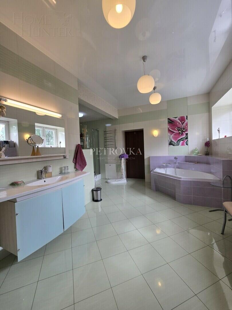 3-этажный коттедж 1 000 м² с отделкой