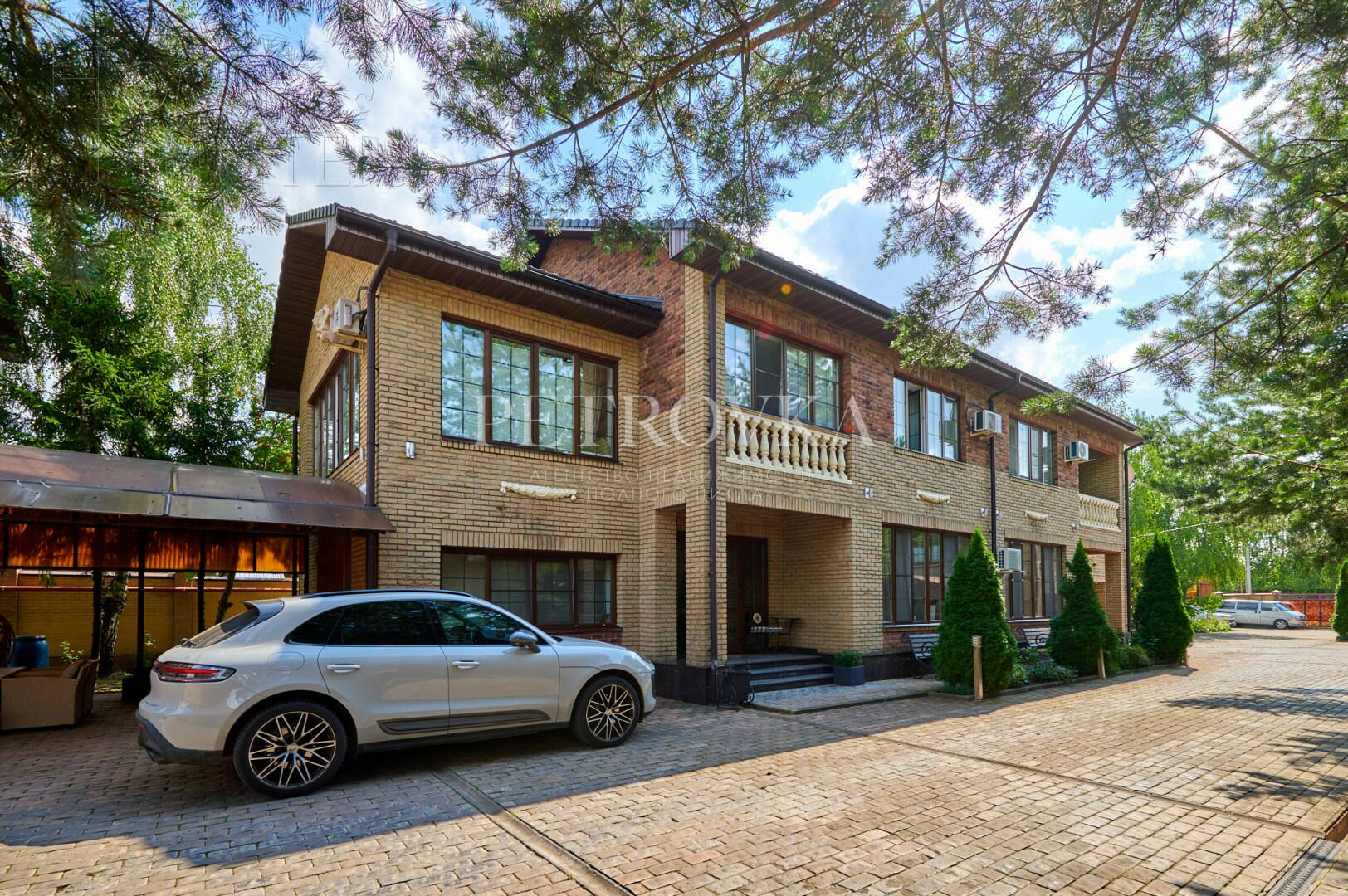 2-этажный коттедж 240 м² с отделкой