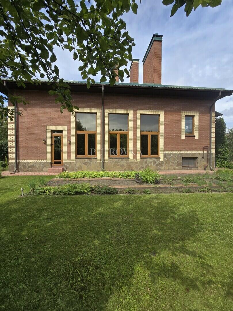 3-этажный коттедж 1 000 м² с отделкой