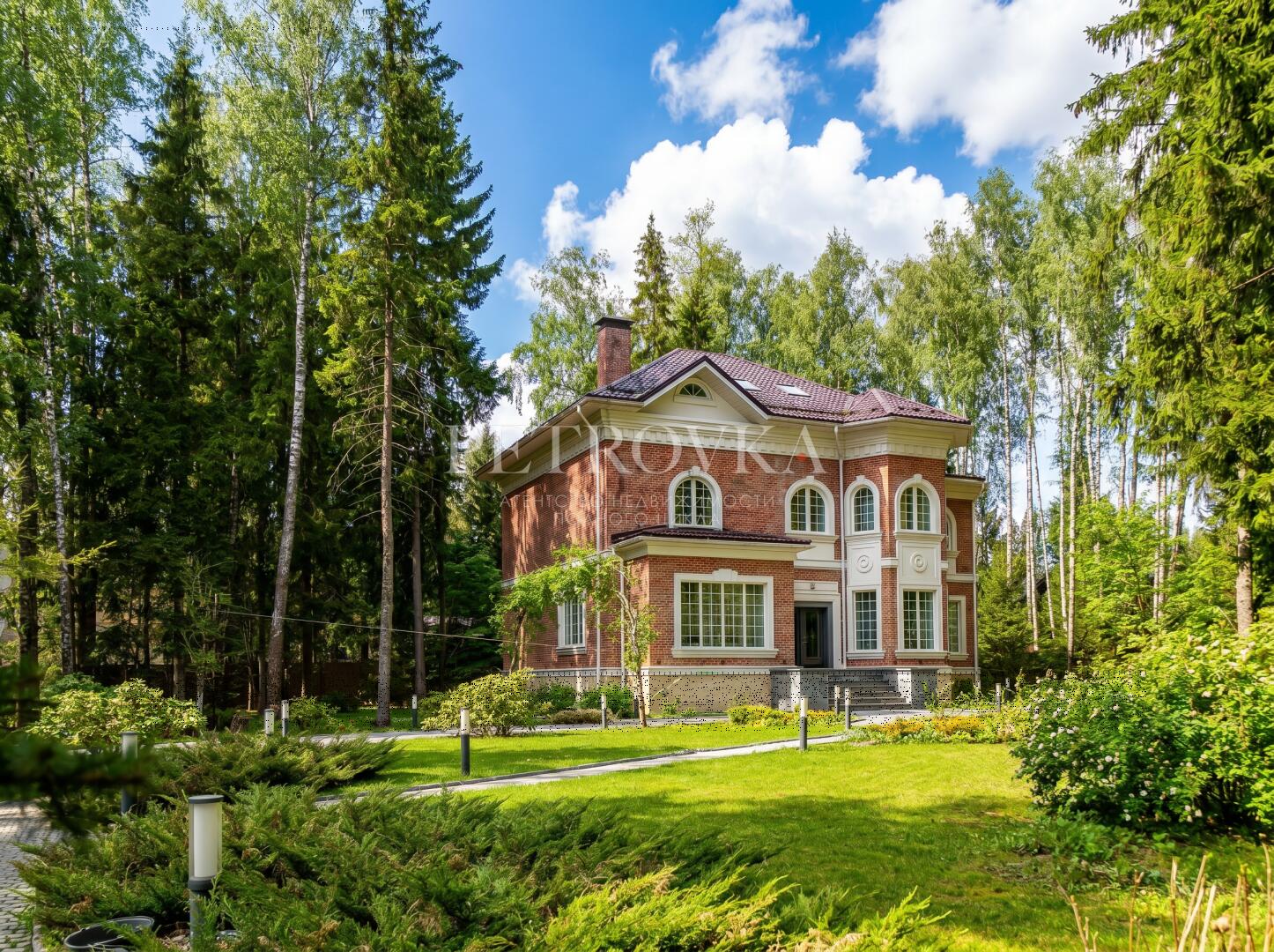3-этажный коттедж 453.8 м² с отделкой