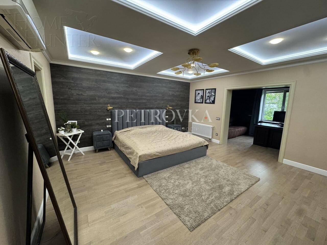 3-этажный таунхаус 320 м² с отделкой