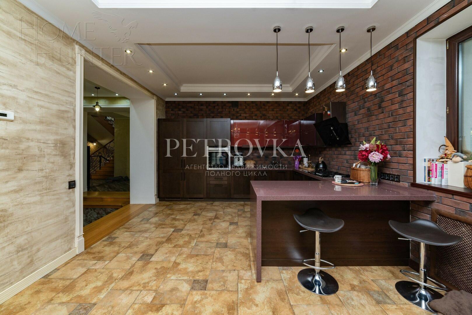 2-этажный коттедж 600 м² с отделкой
