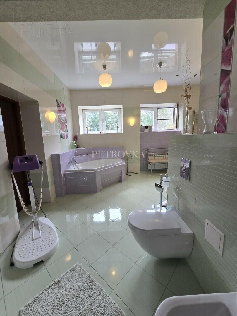 3-этажный коттедж 1 000 м² с отделкой