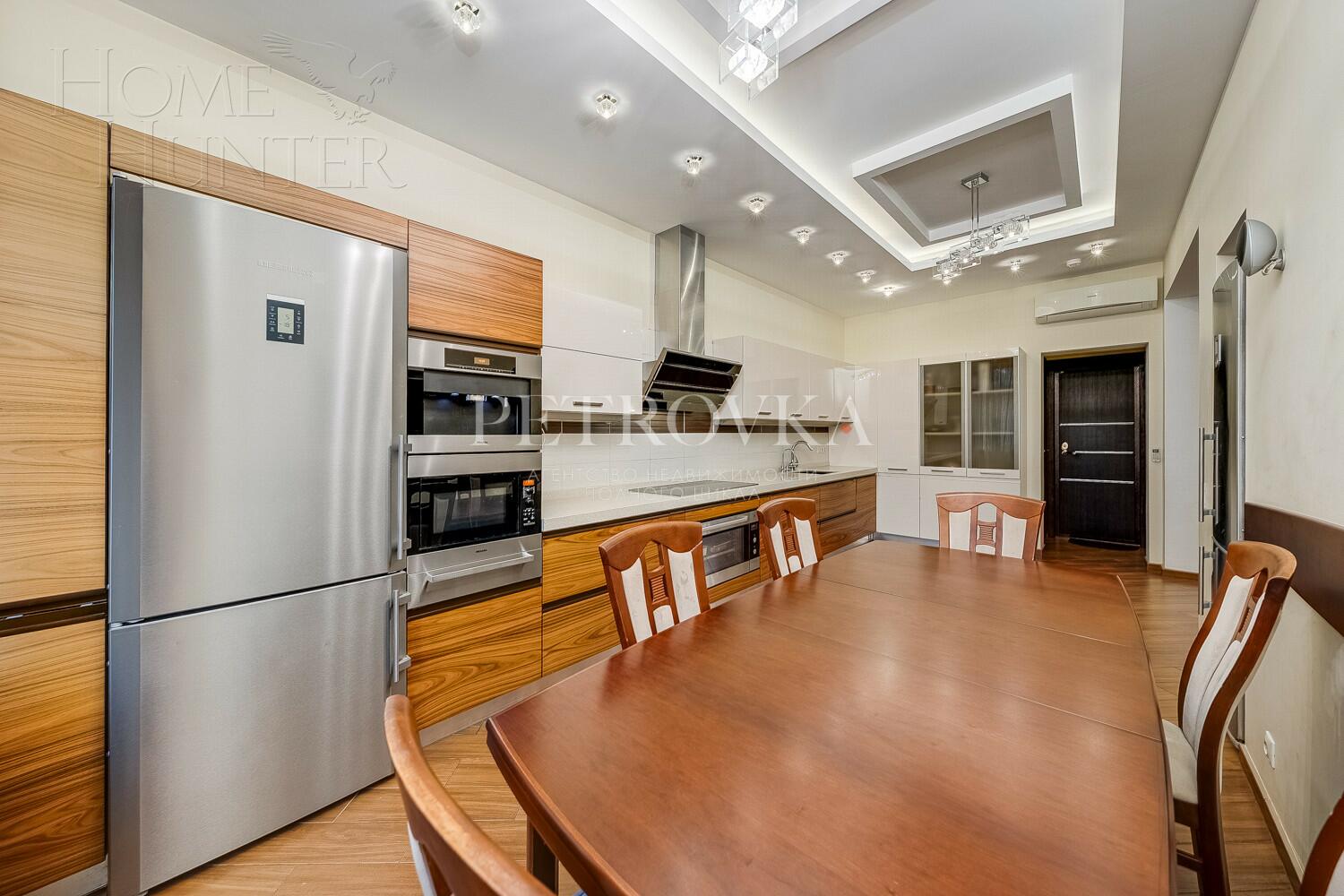 3-этажный таунхаус 210 м² с отделкой