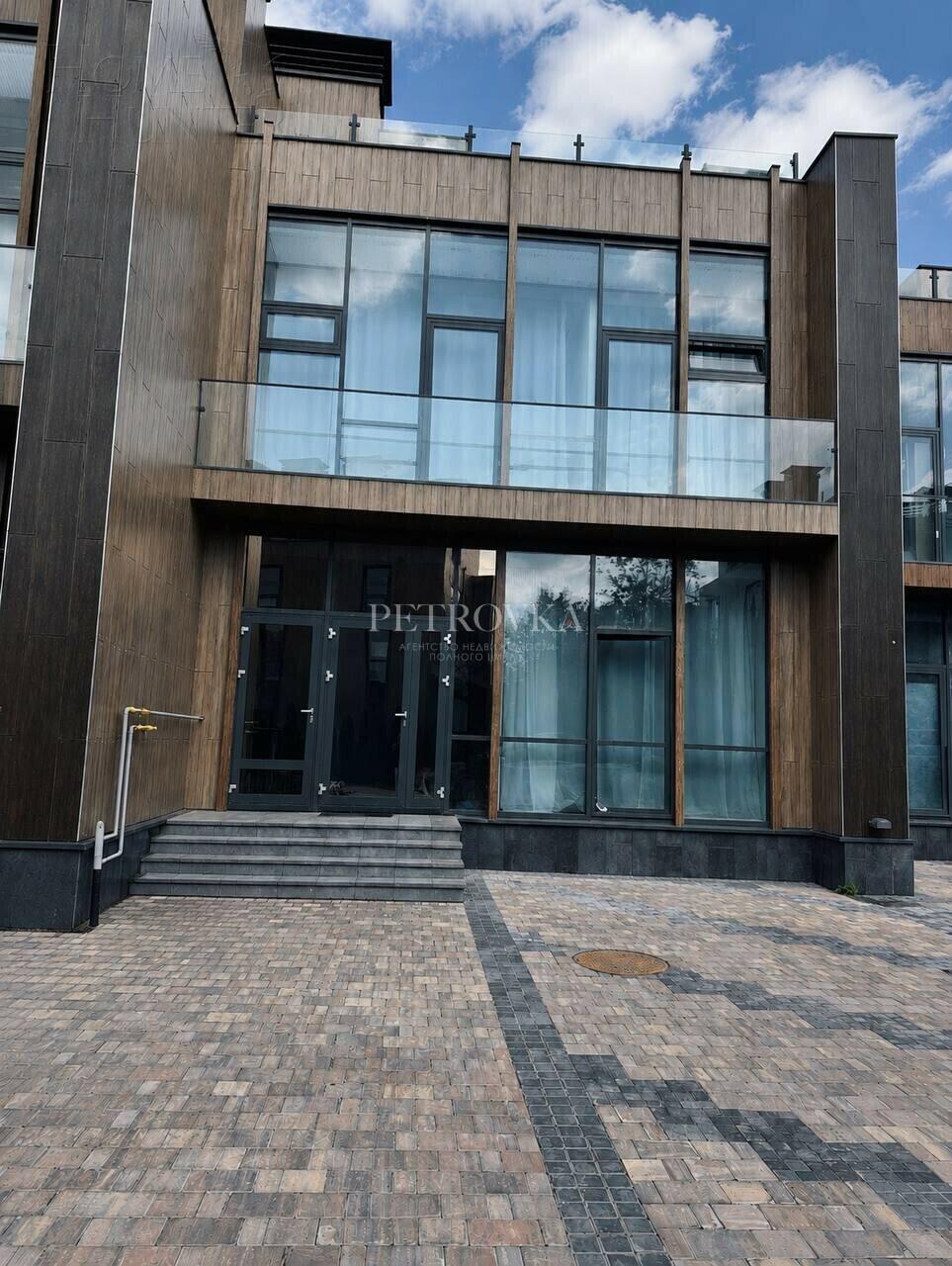 3-этажный таунхаус 168.6 м² с отделкой